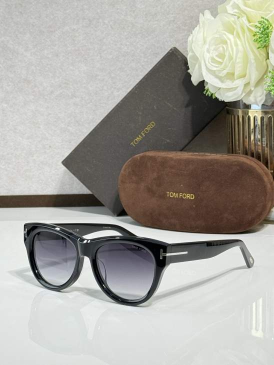 Picture of Tom Ford Sunglasses _SKUfw77816620fw